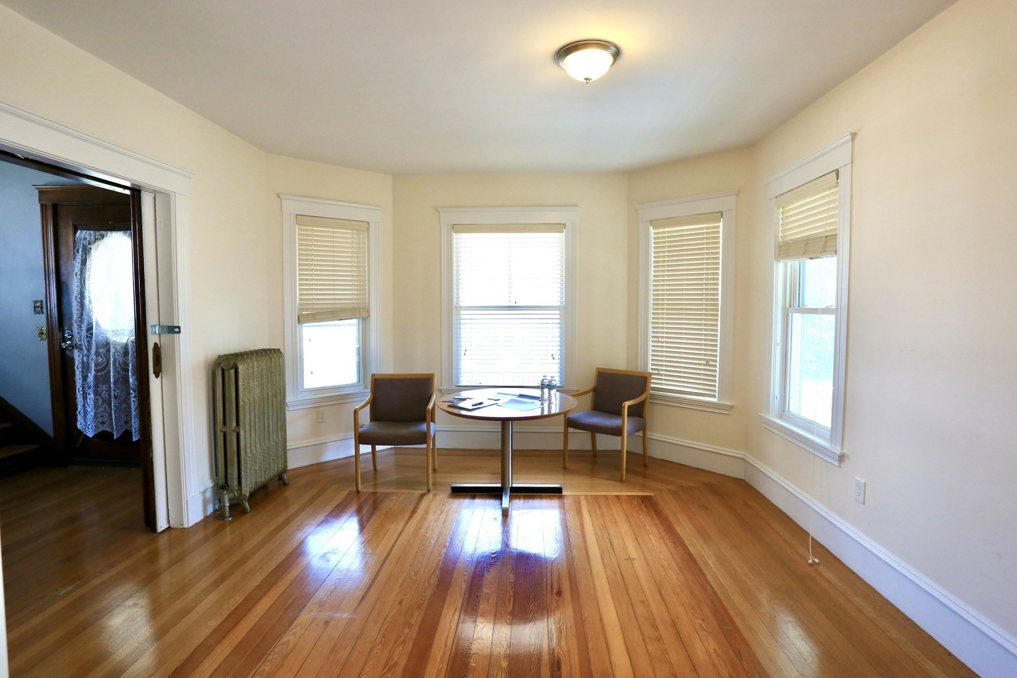 124 Forest St Property Photo 4