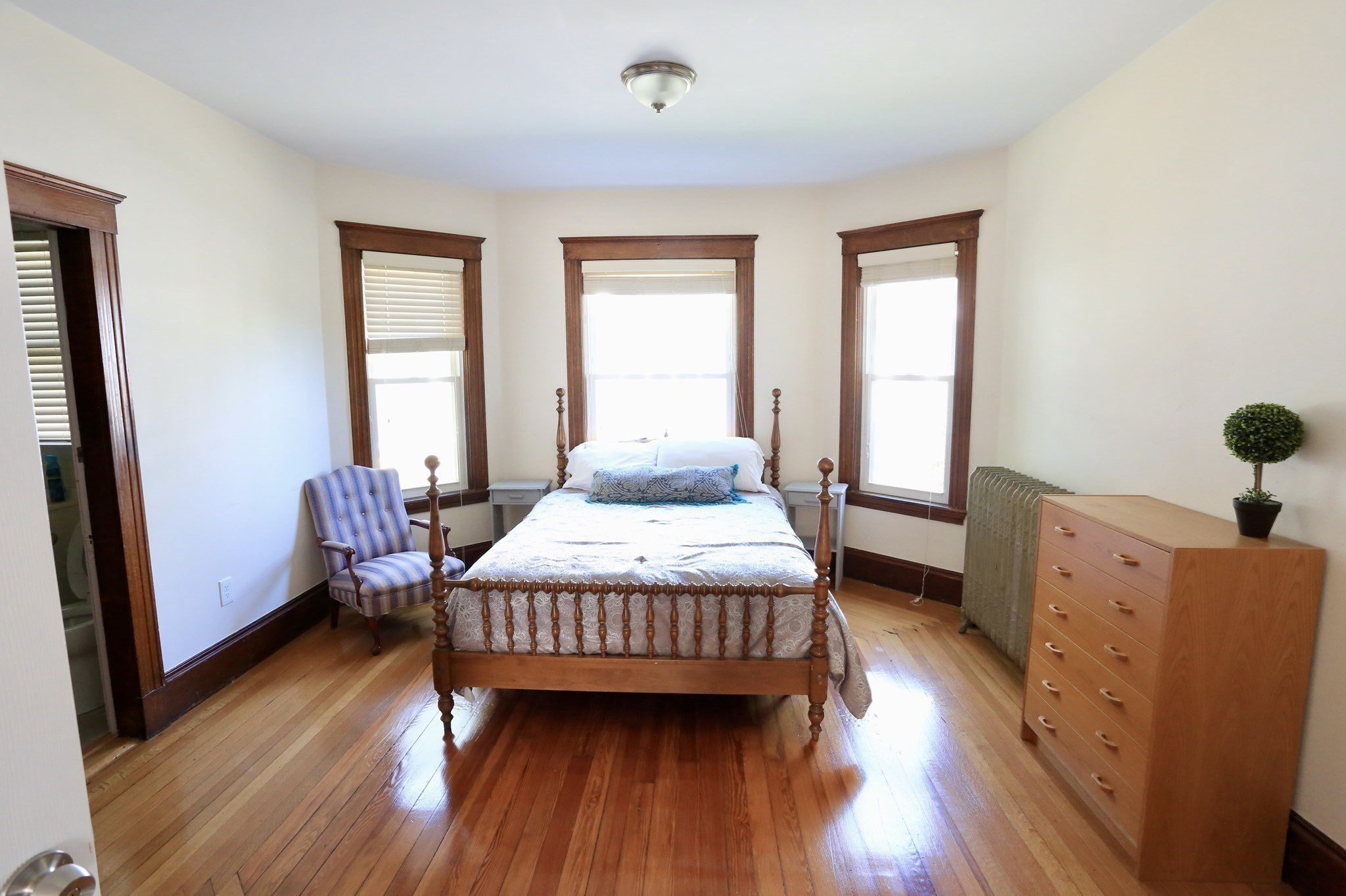 124 Forest St Property Photo 6