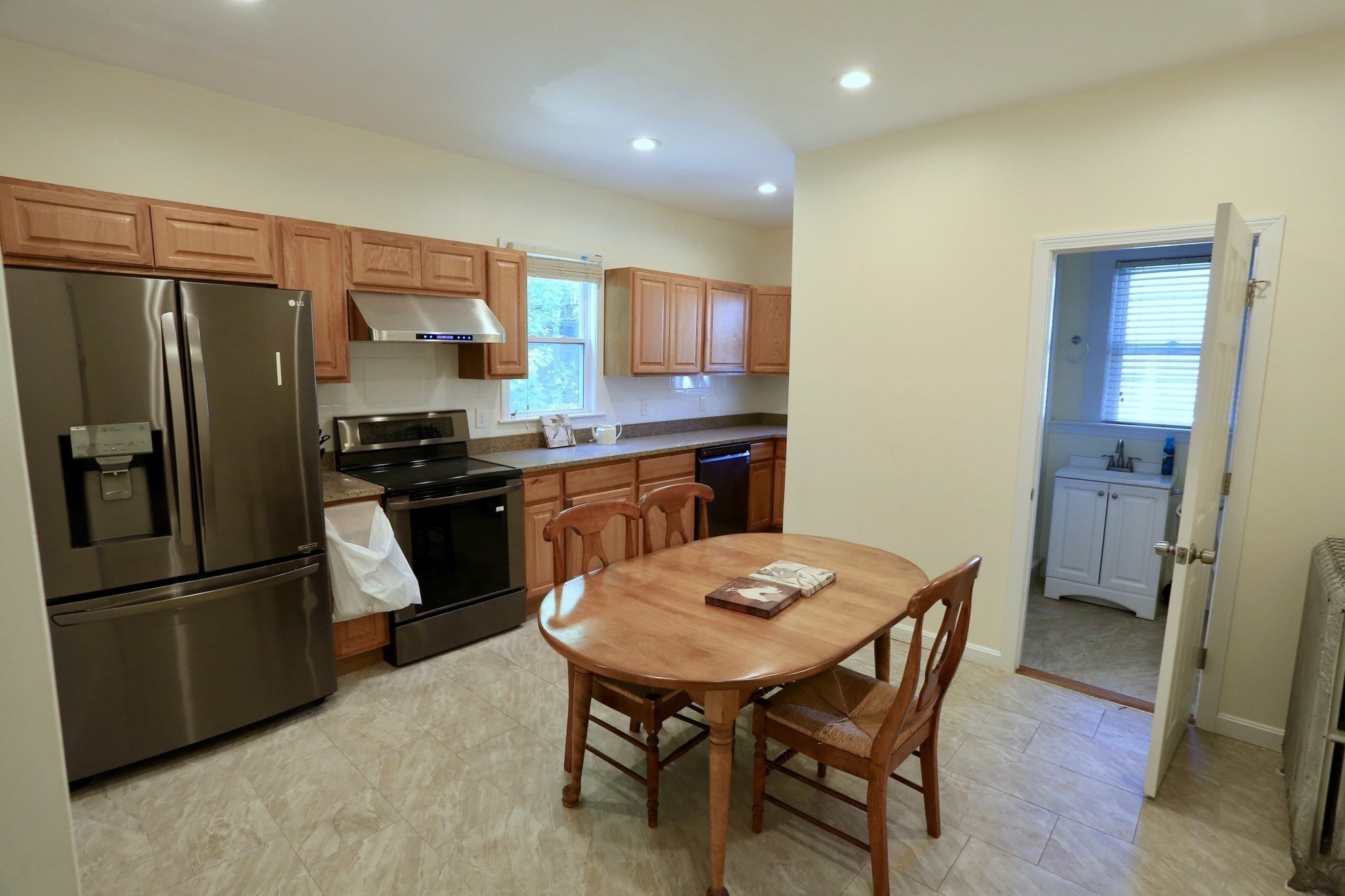 124 Forest St Property Photo 7