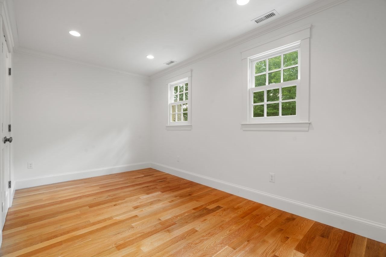 32 Perry Lane Property Photo 18