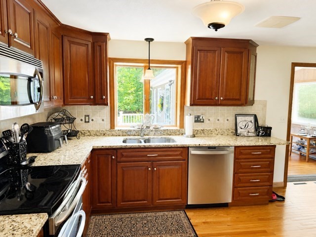 98 S Washington St Property Photo 8