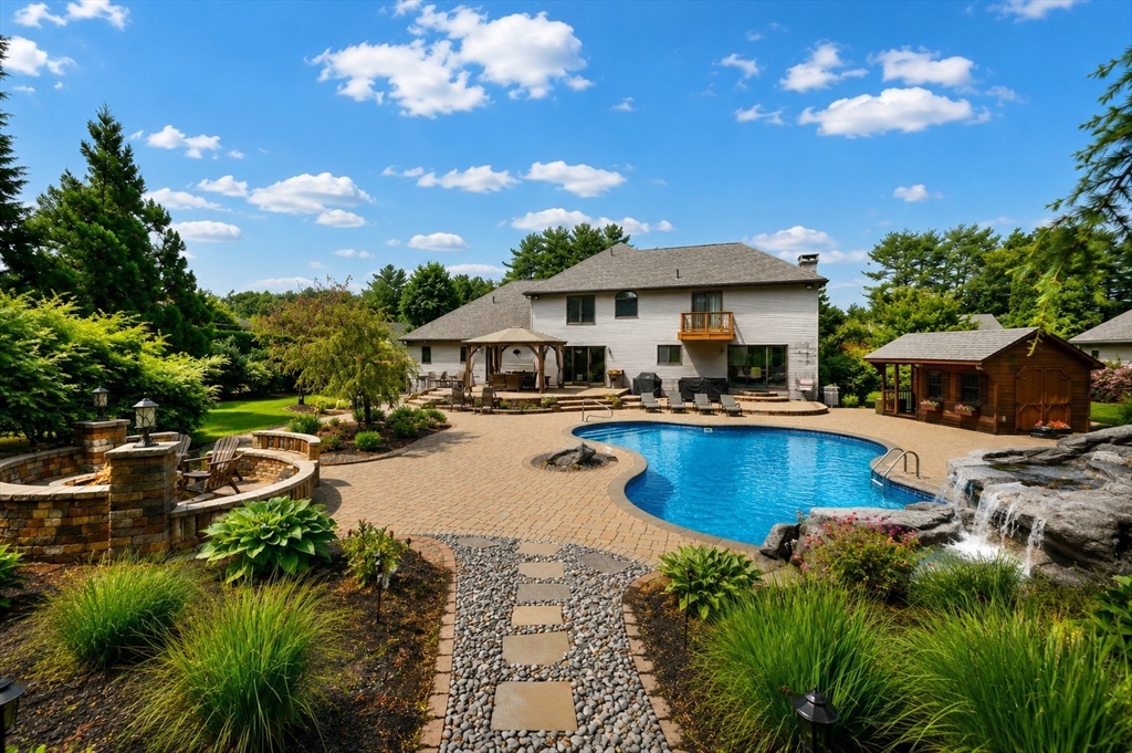 56 Cardinal Ln