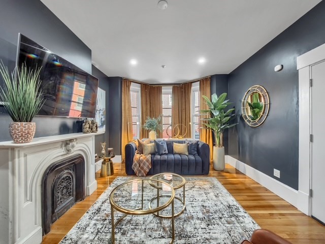 32 Williams St # 1 Property Photo 3