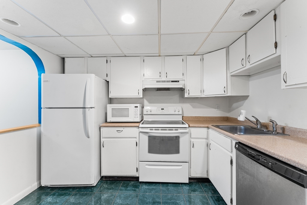 59 School St # B15 Property Photo 6