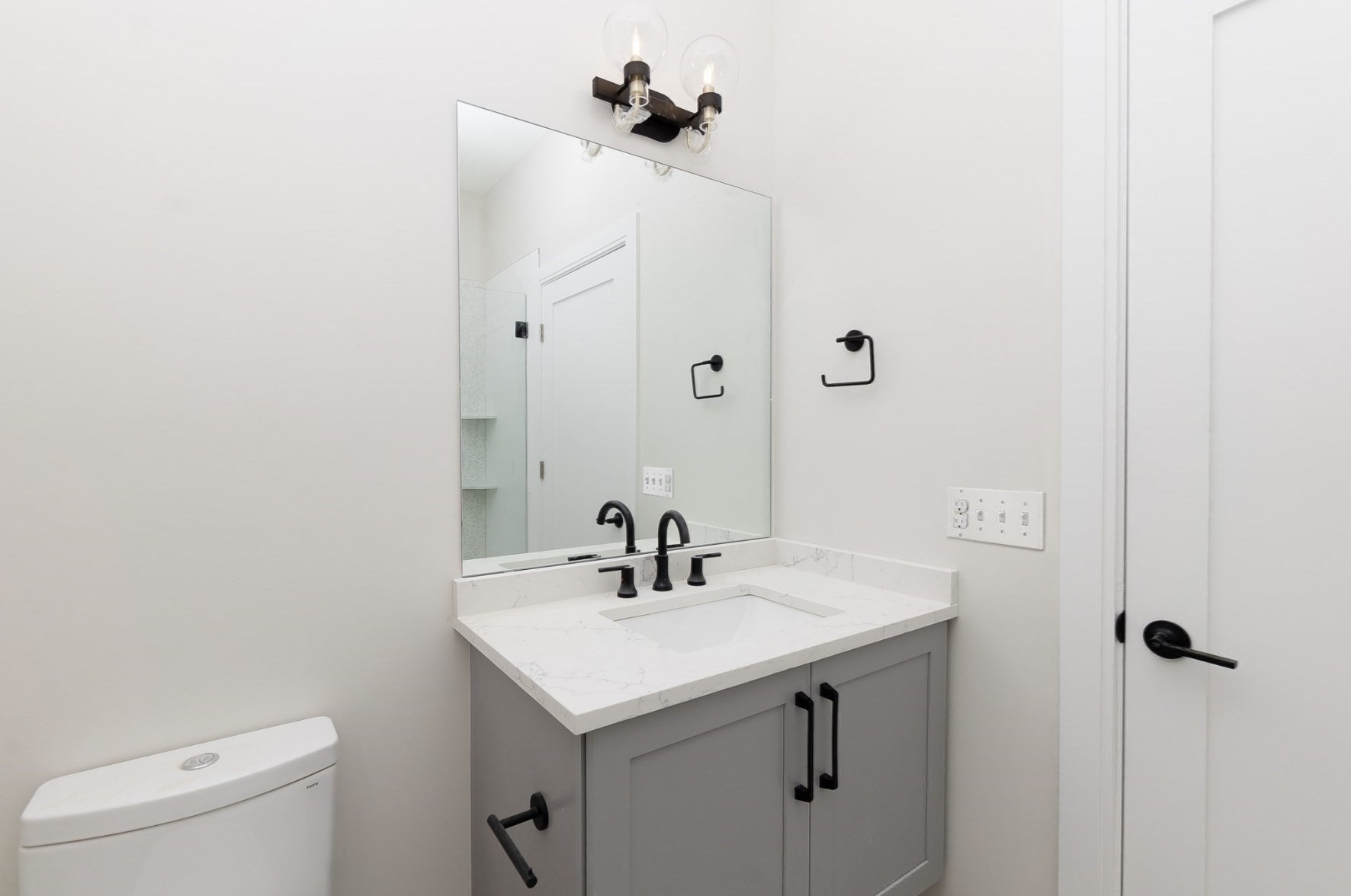 287 Maverick Street Property Photo 6