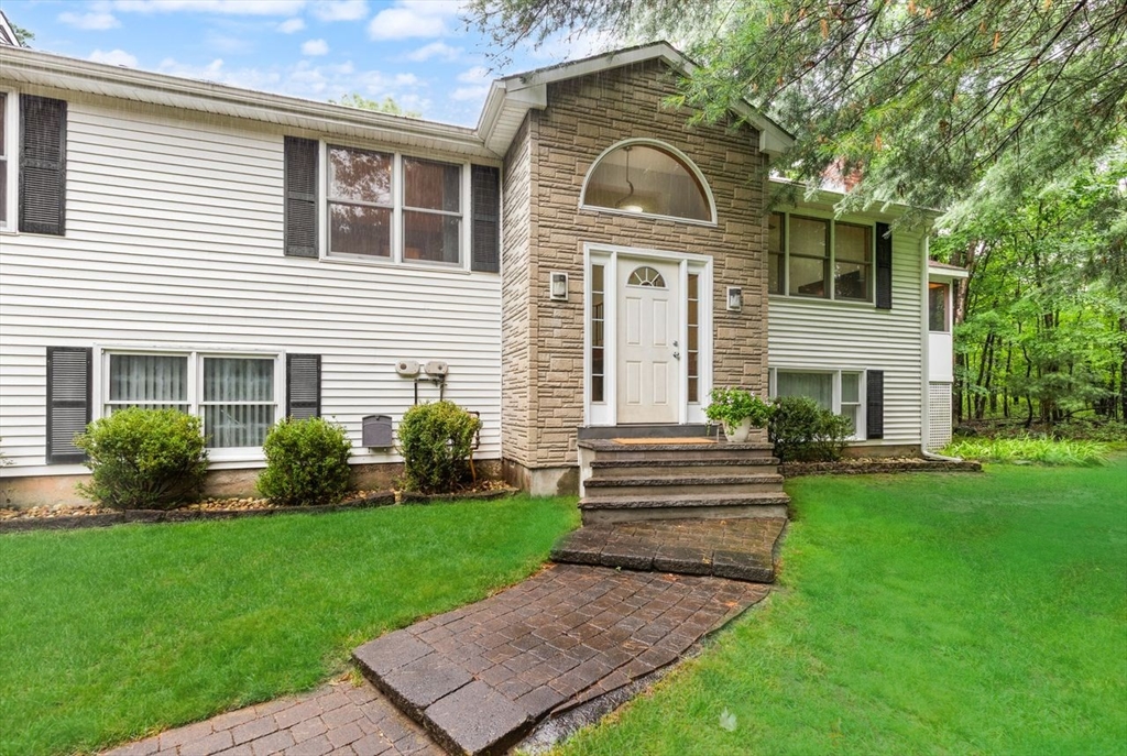 1 Savel Ln Property Photo 2
