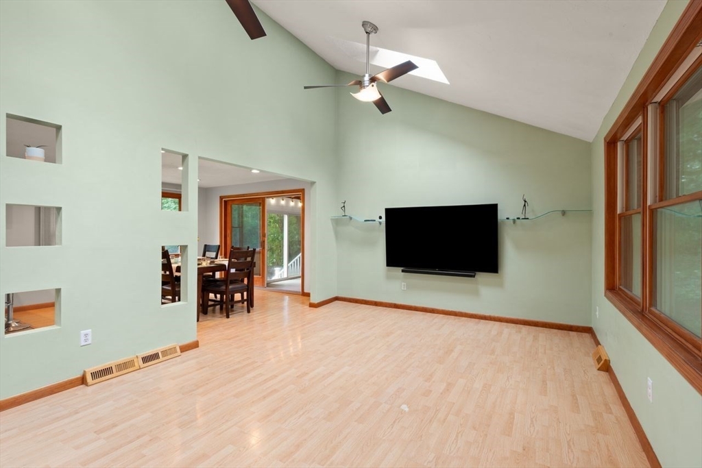 1 Savel Ln Property Photo 8