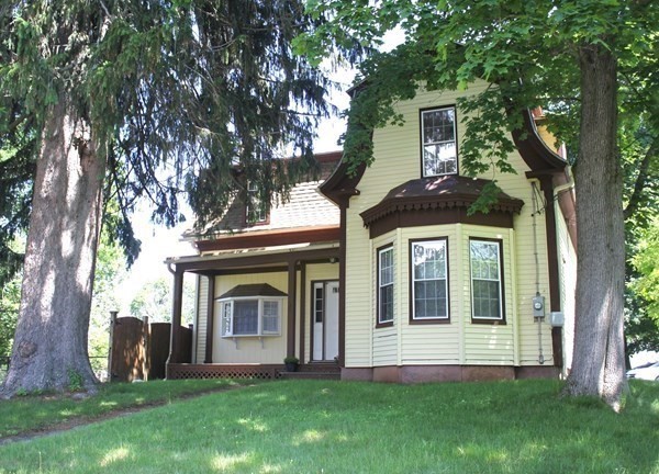32 Ash St Property Photo 1