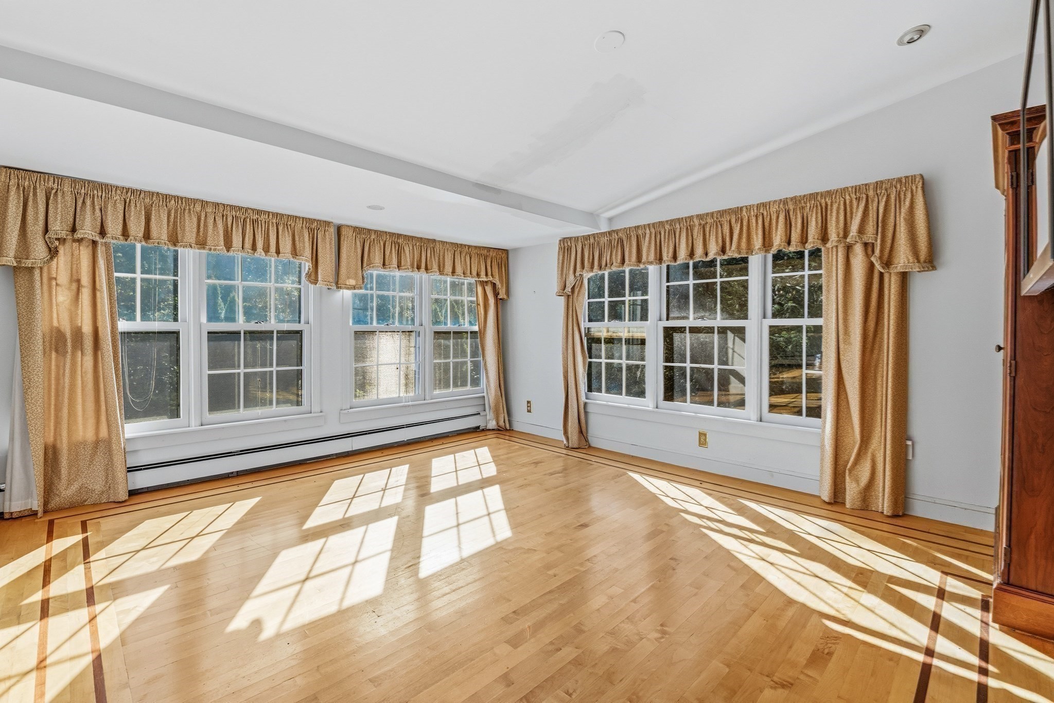 21 Goulding St E Property Photo 9