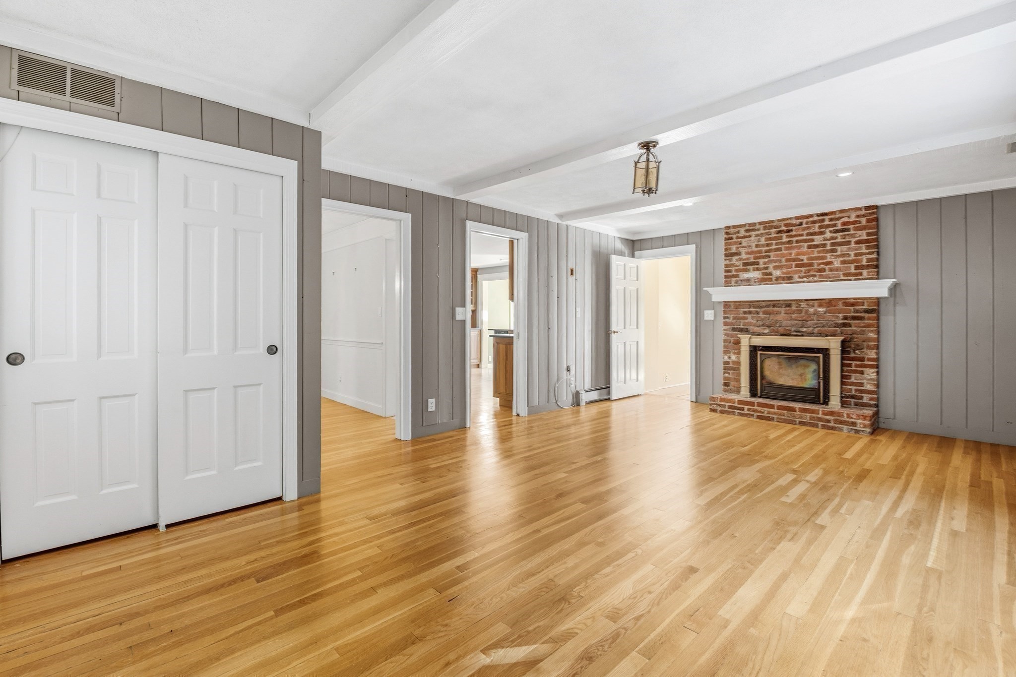 21 Goulding St E Property Photo 12