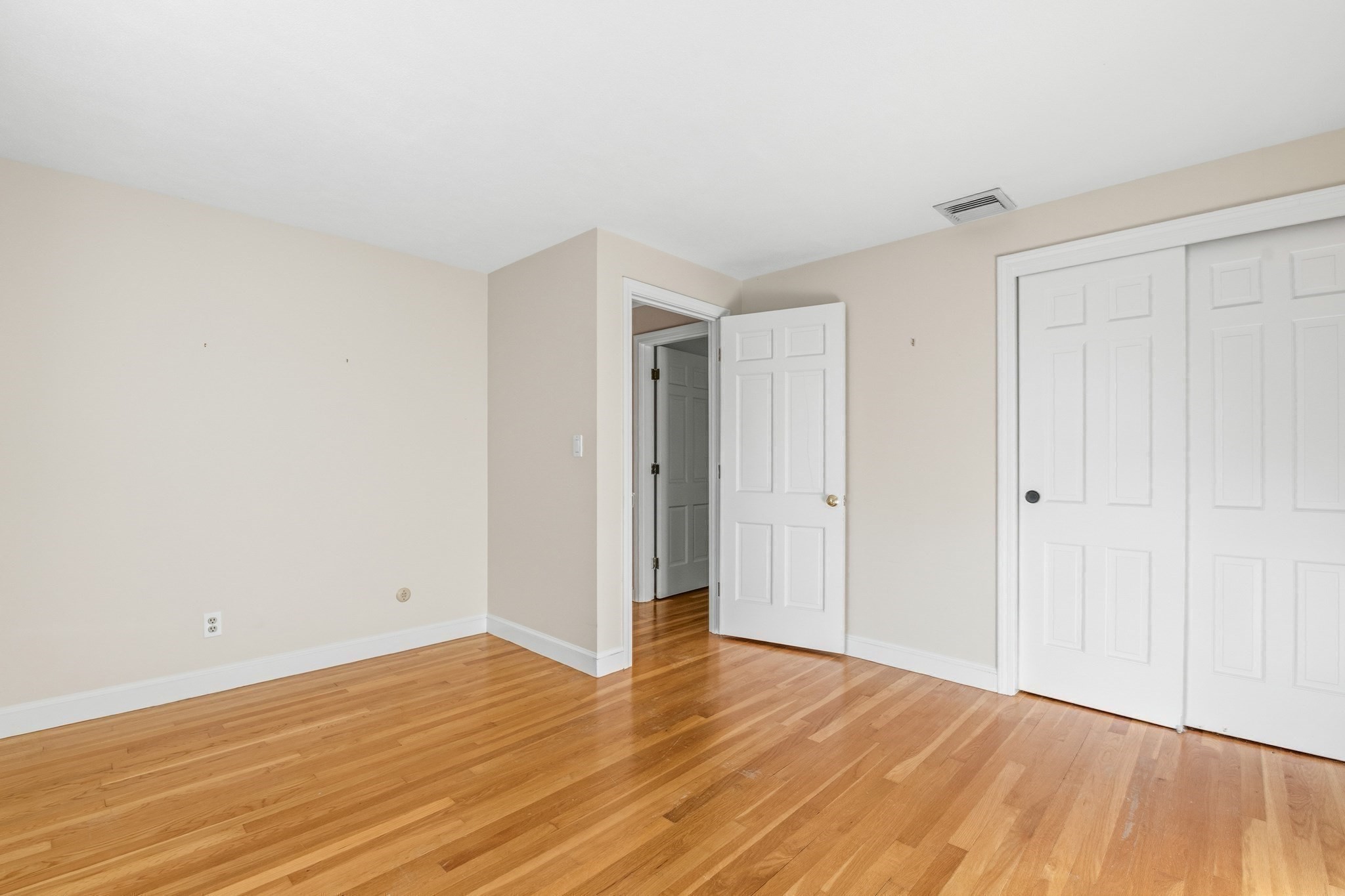 21 Goulding St E Property Photo 23