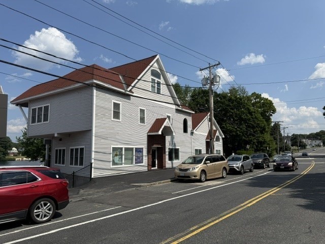 195 Lake Ave Property Photo 2