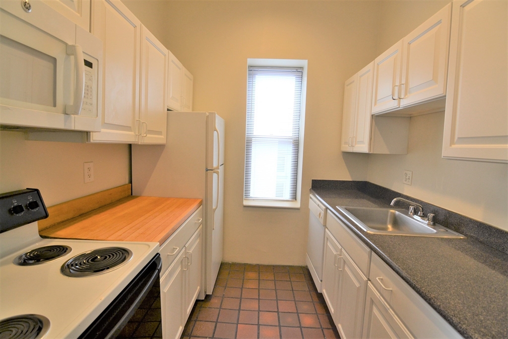67 St. Germain # 14 Property Photo 6