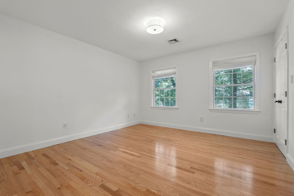 107 Rowe Street Property Photo 23