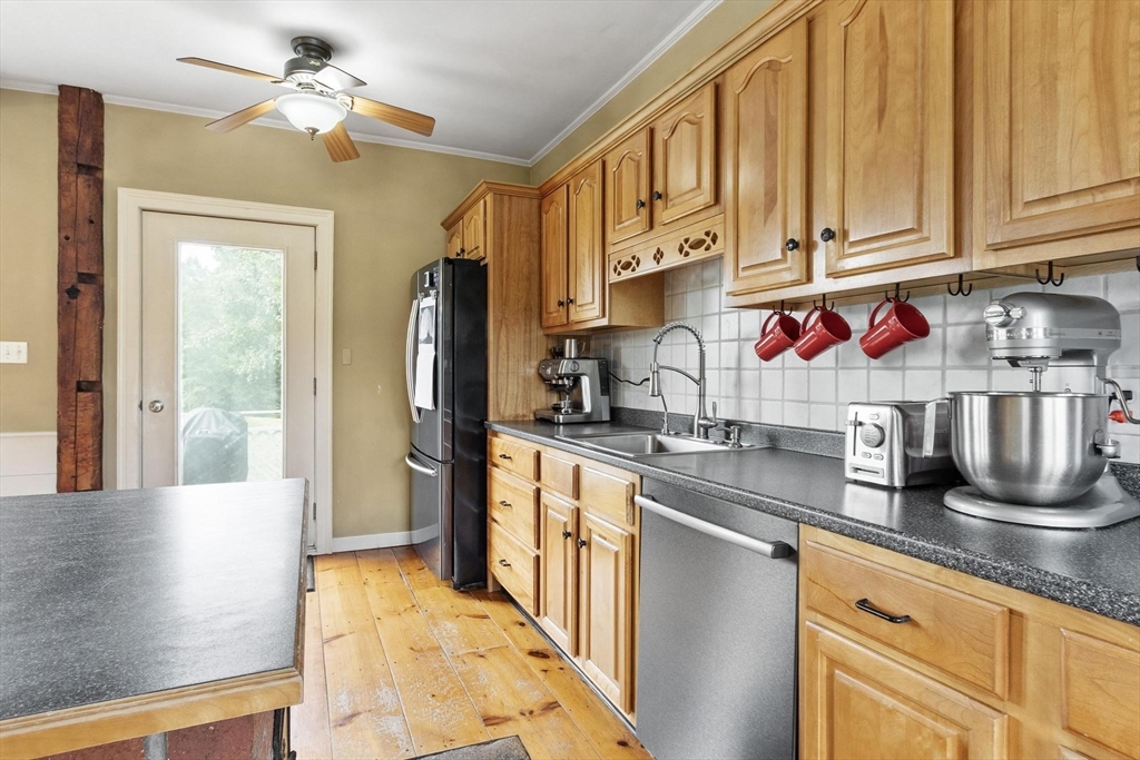 69 Winchendon Rd Property Photo 3