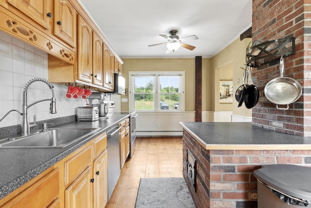 69 Winchendon Rd Property Photo 4