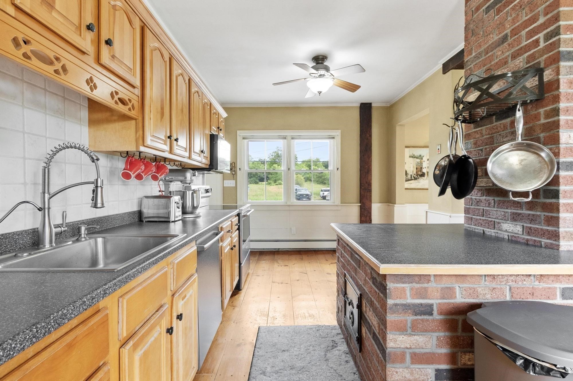 69 Winchendon Rd Property Photo 4