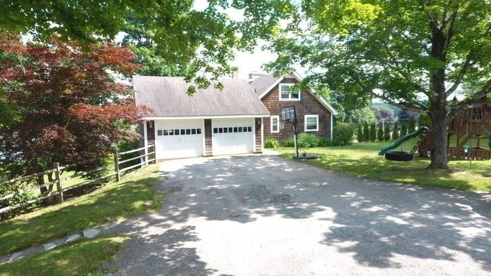 77 Chickering Rd Property Photo 3