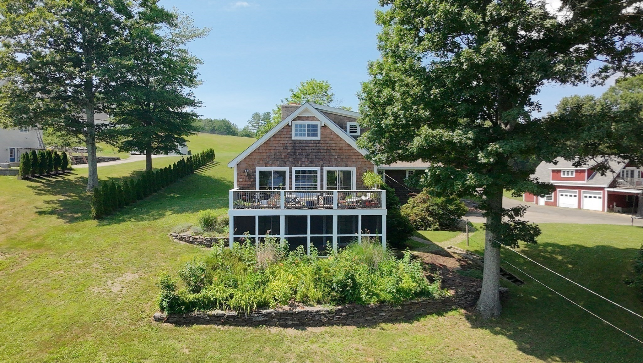 77 Chickering Rd Property Photo 4