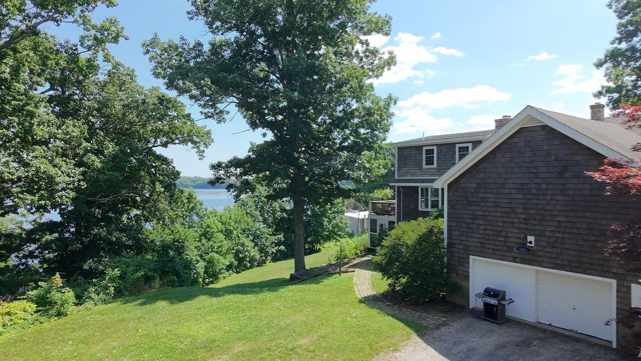 77 Chickering Rd Property Photo 6
