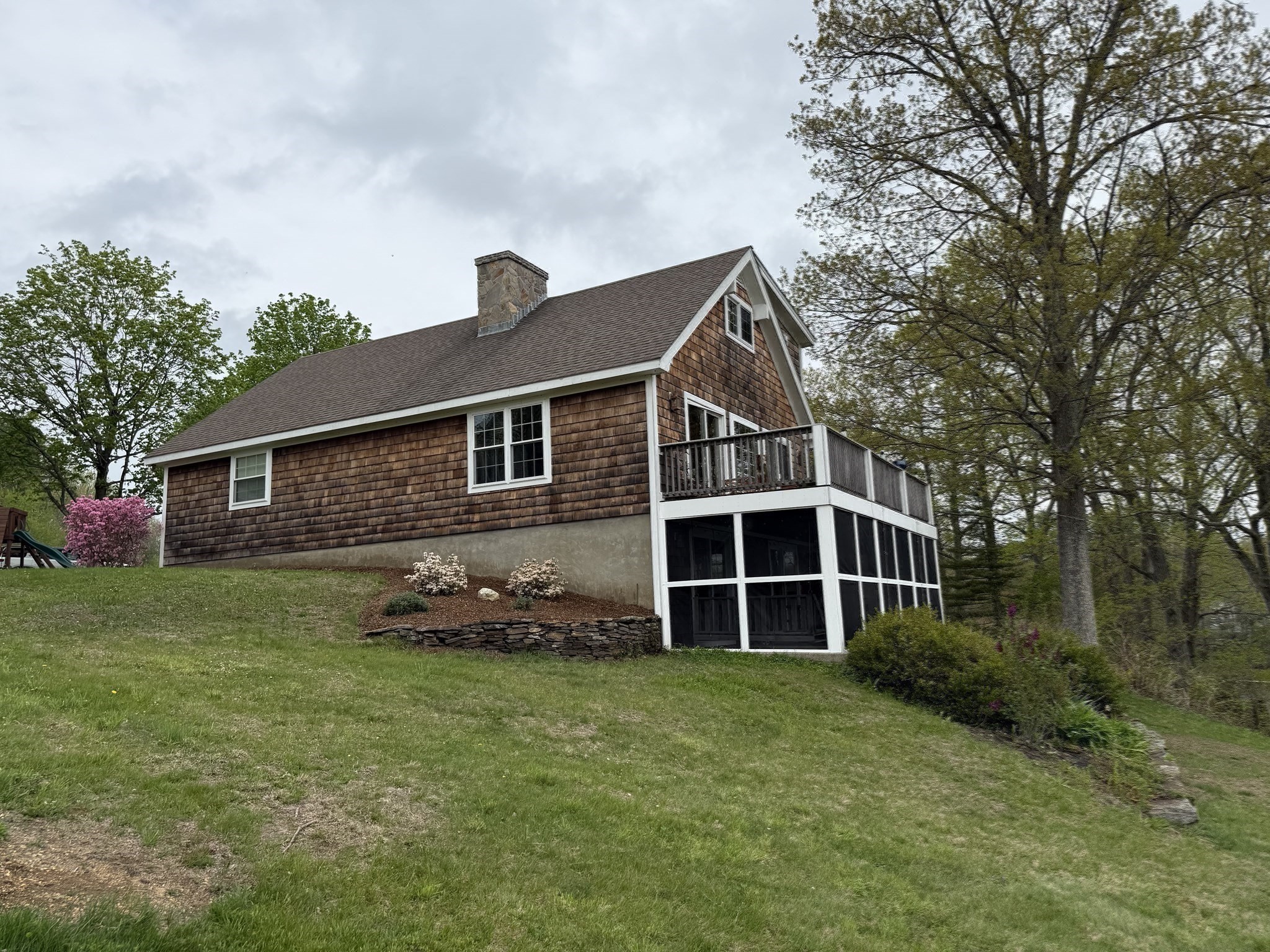 77 Chickering Rd Property Photo 9