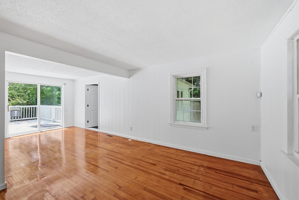 56 Lincoln Ave Property Photo 11