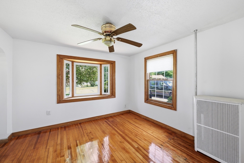 56 Lincoln Ave Property Photo 13