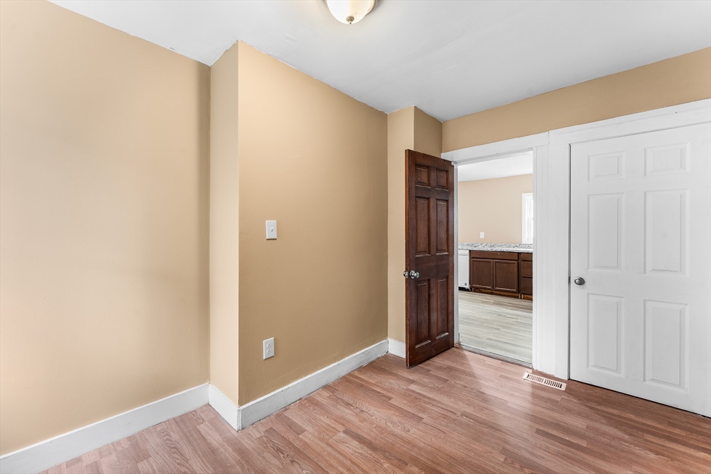 2 Hacker Ct Property Photo 7