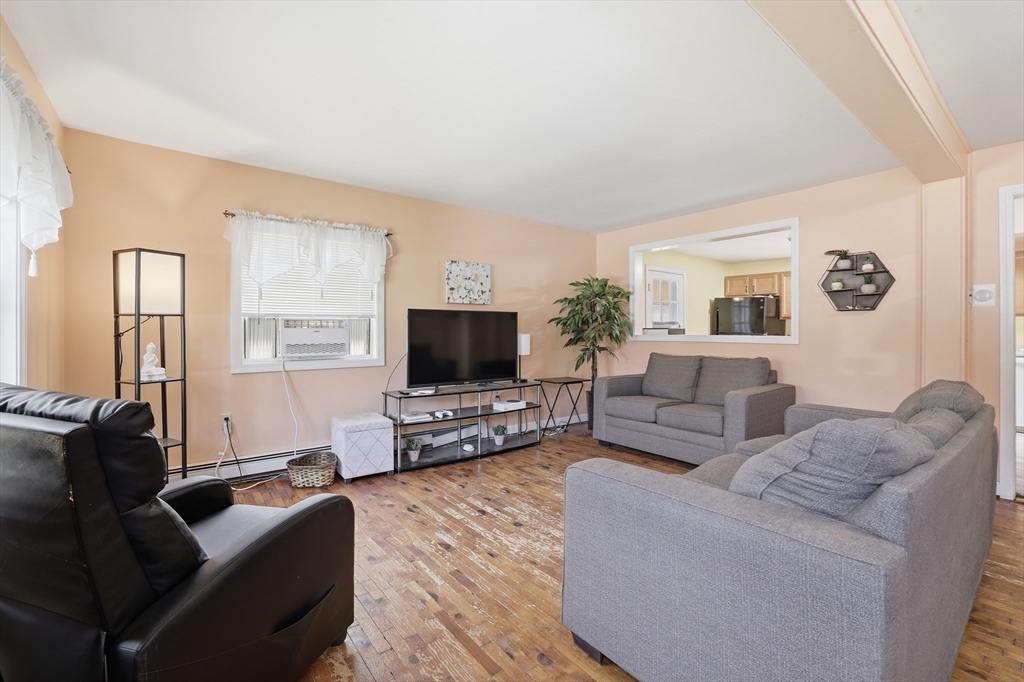 90 Loring Ave Property Photo 3