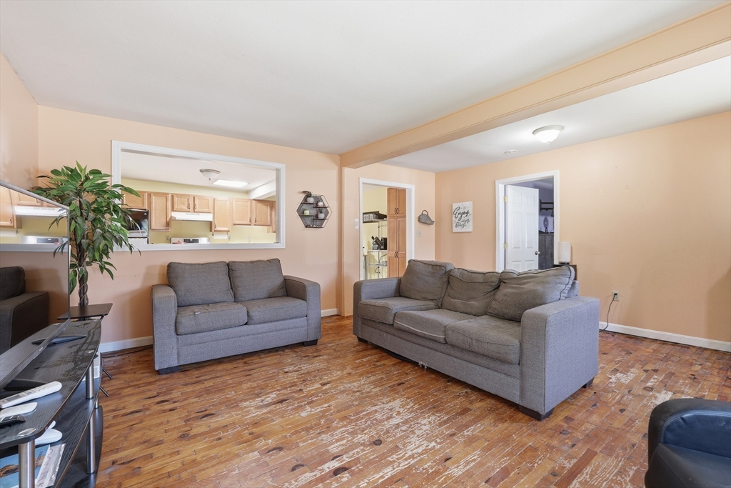 90 Loring Ave Property Photo 5