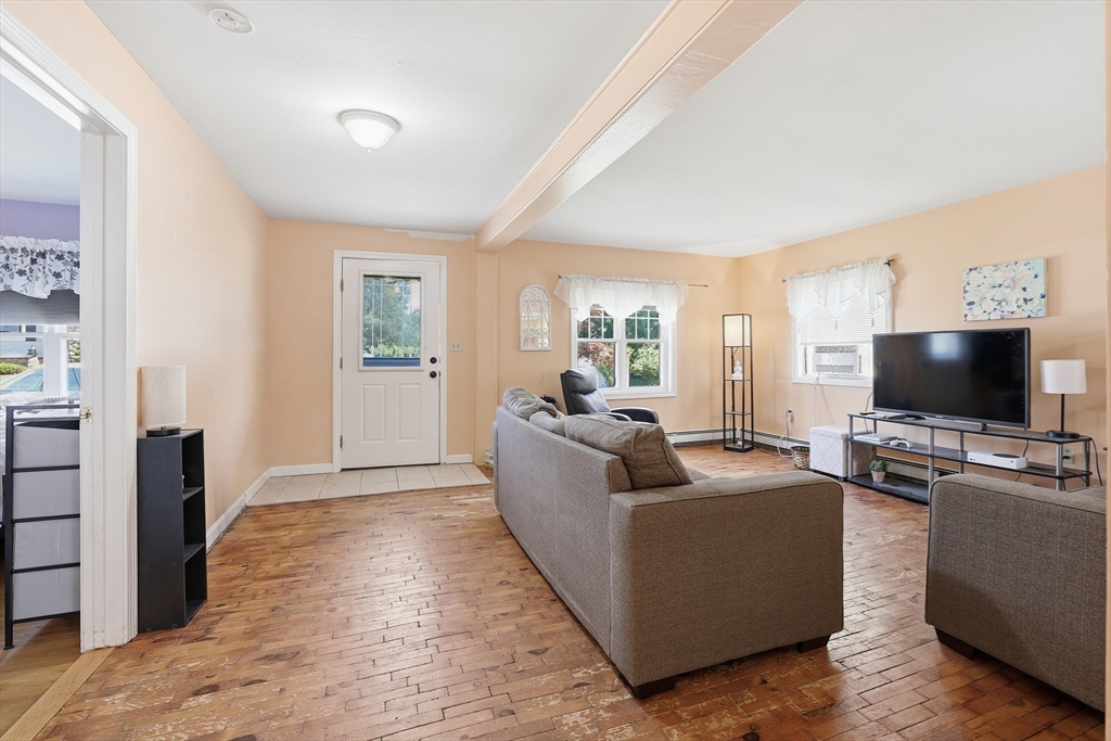 90 Loring Ave Property Photo 6