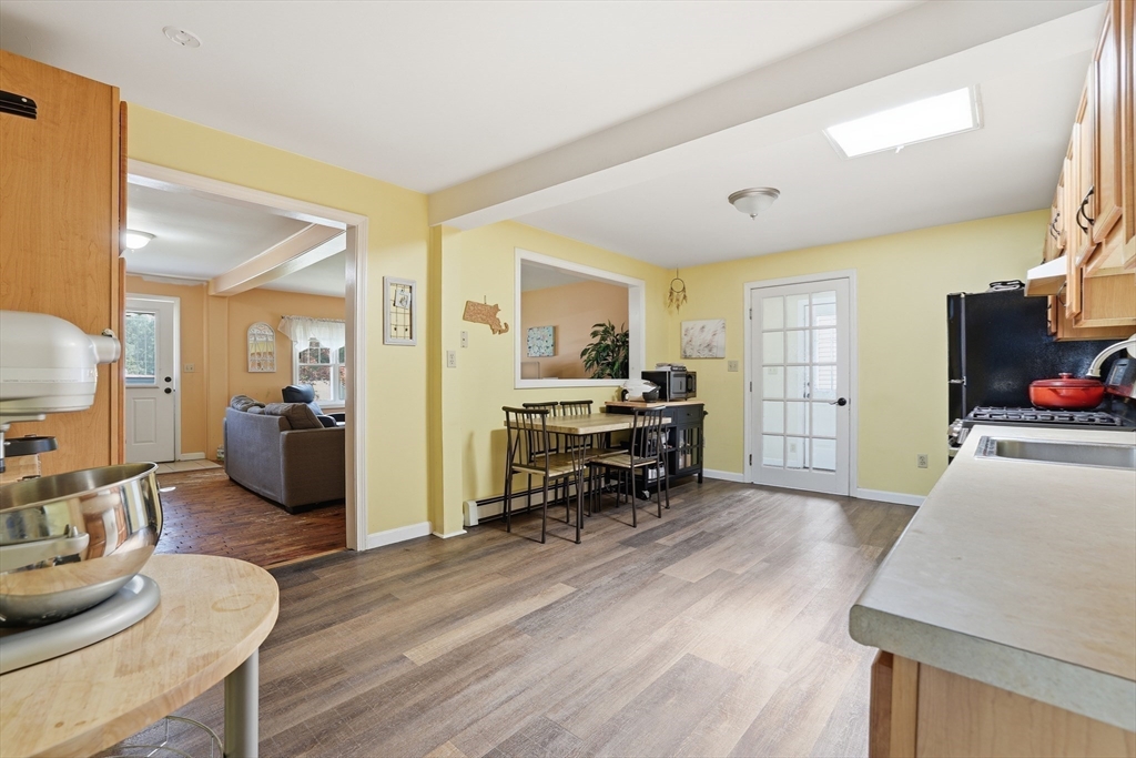 90 Loring Ave Property Photo 9