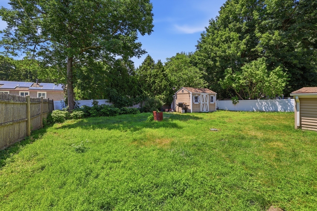 90 Loring Ave Property Photo 25
