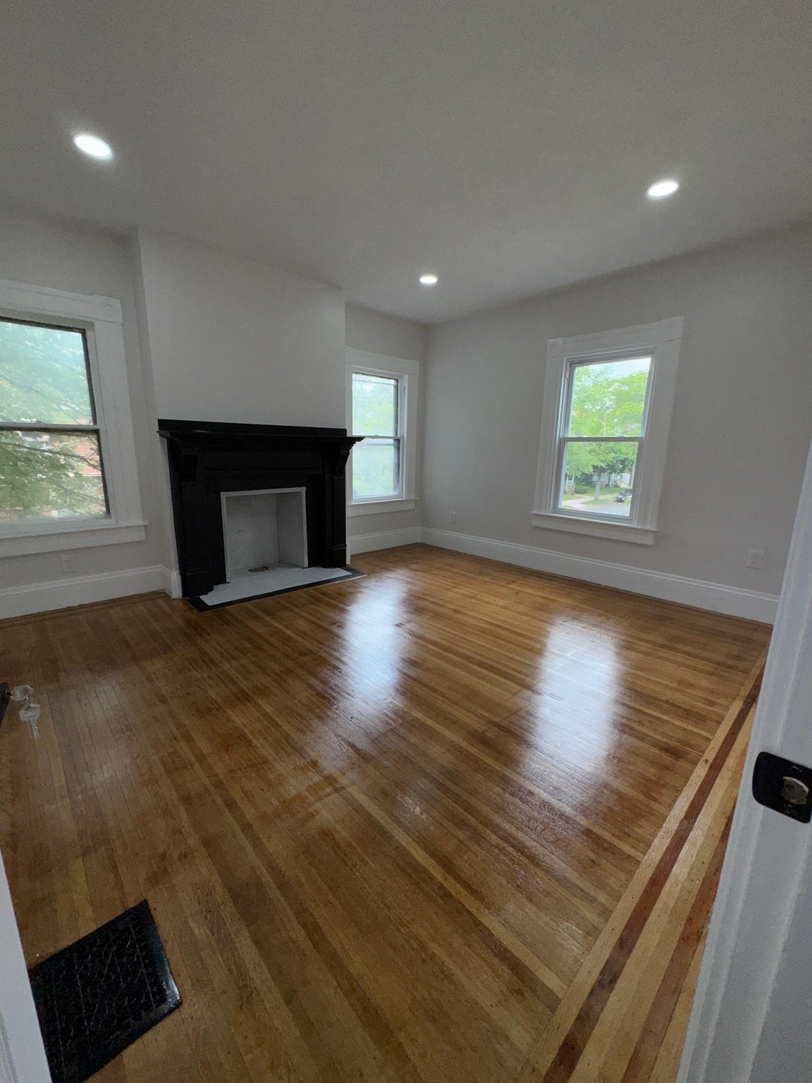 86 Amherst St Property Photo 6