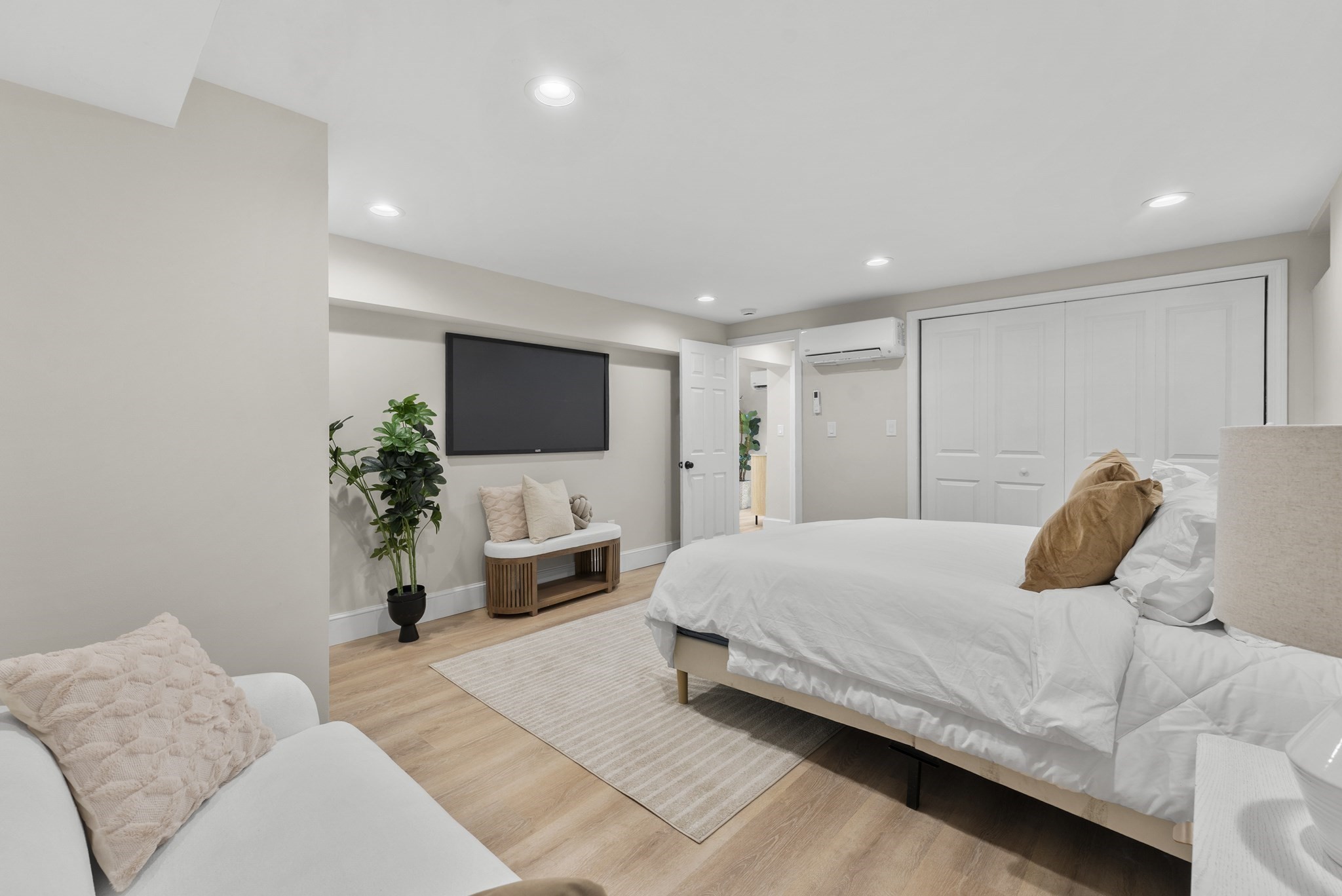 52 Clifford St Property Photo 29