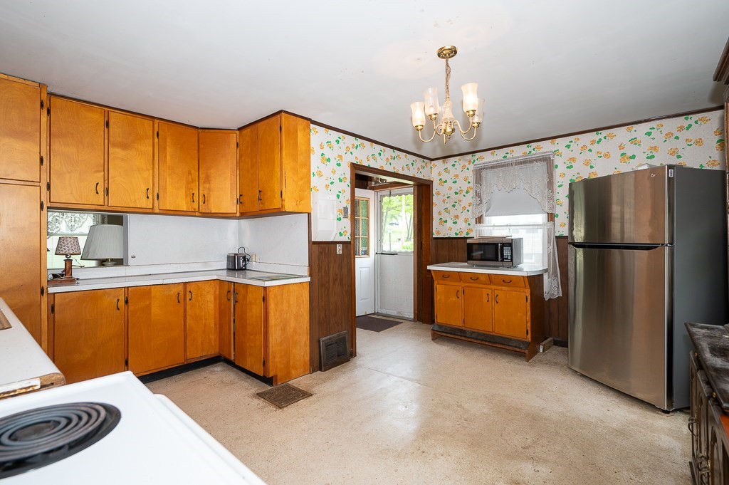 22 Comins Rd Property Photo 4