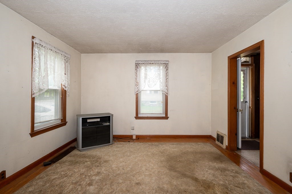 22 Comins Rd Property Photo 5
