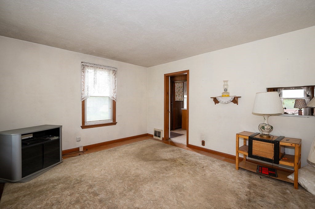 22 Comins Rd Property Photo 6