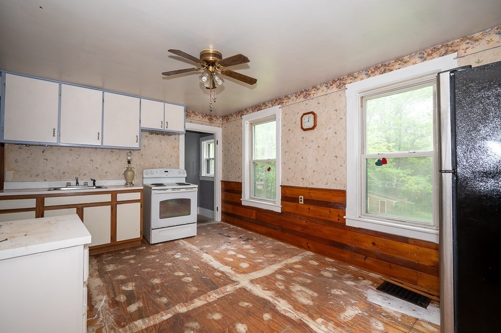 22 Comins Rd Property Photo 17