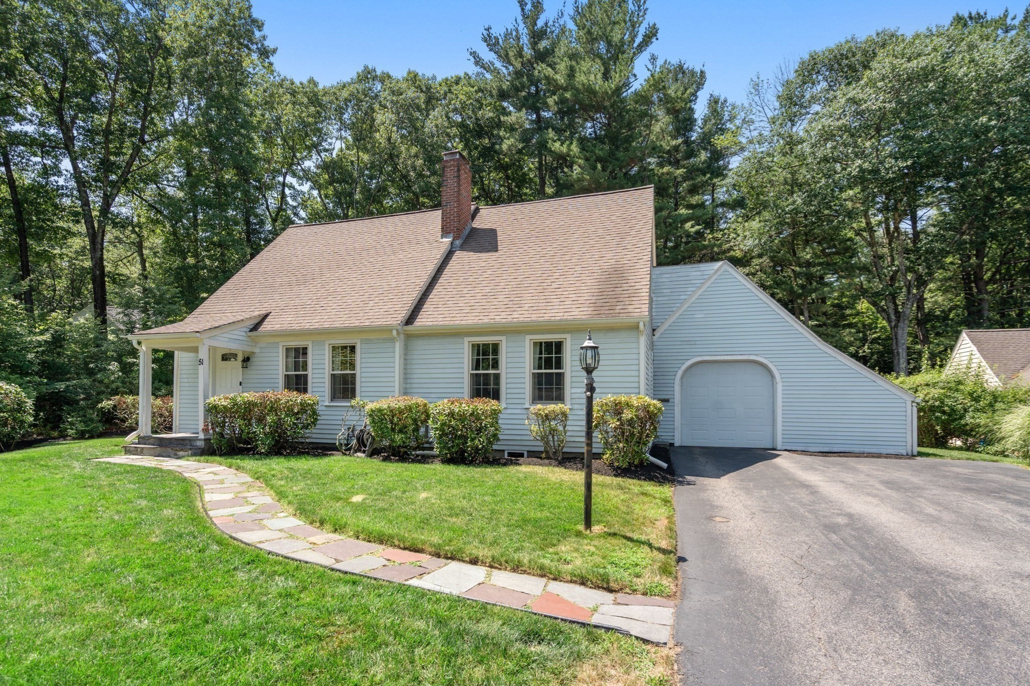 51 Laurelwood Rd Property Photo 2