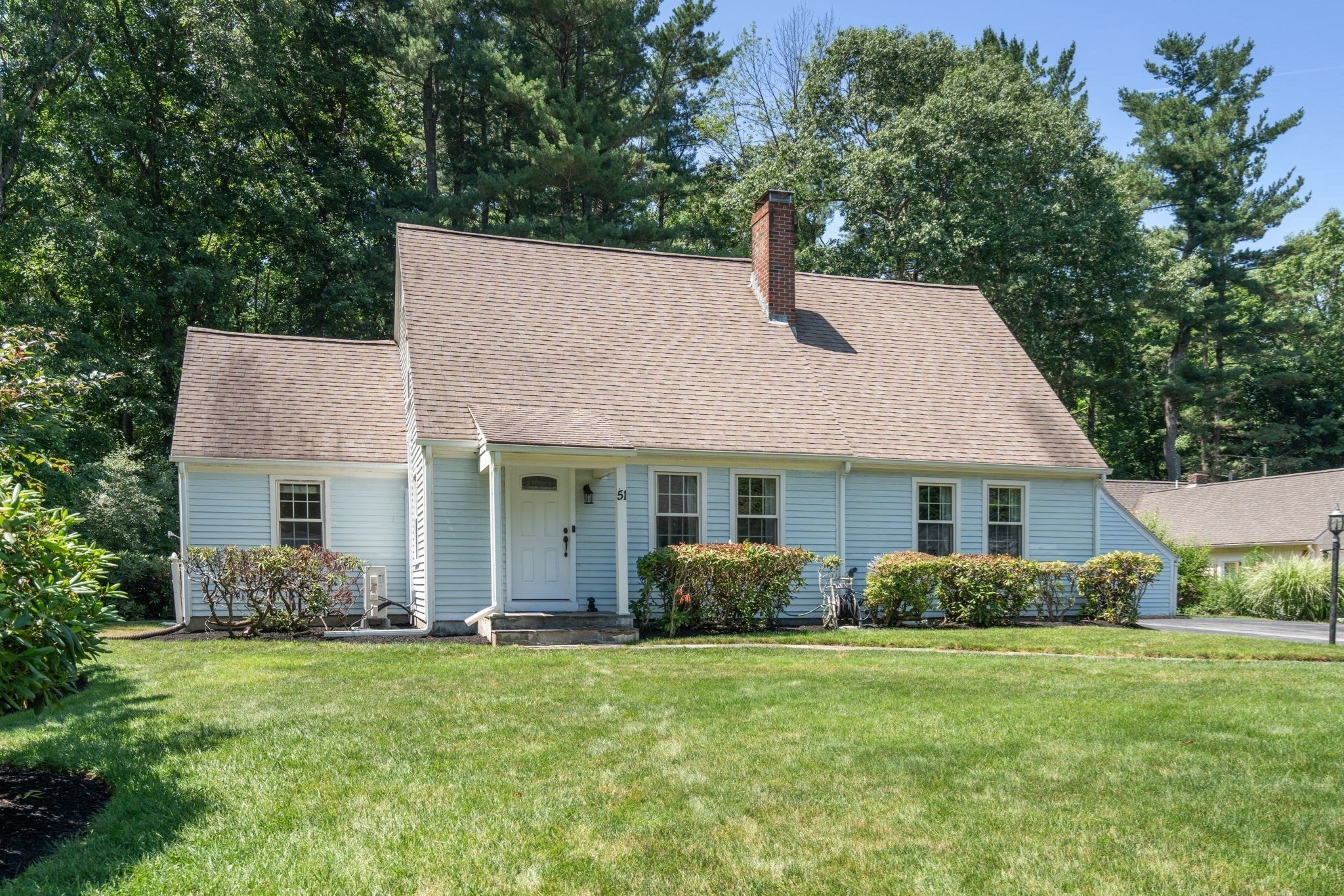 51 Laurelwood Rd Property Photo 3