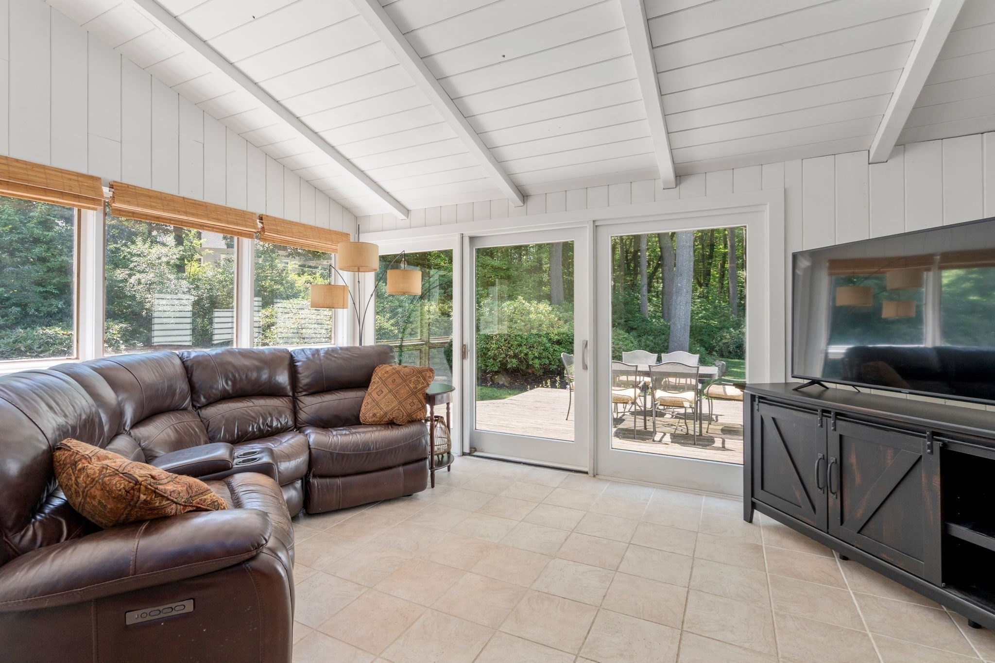 51 Laurelwood Rd Property Photo 12