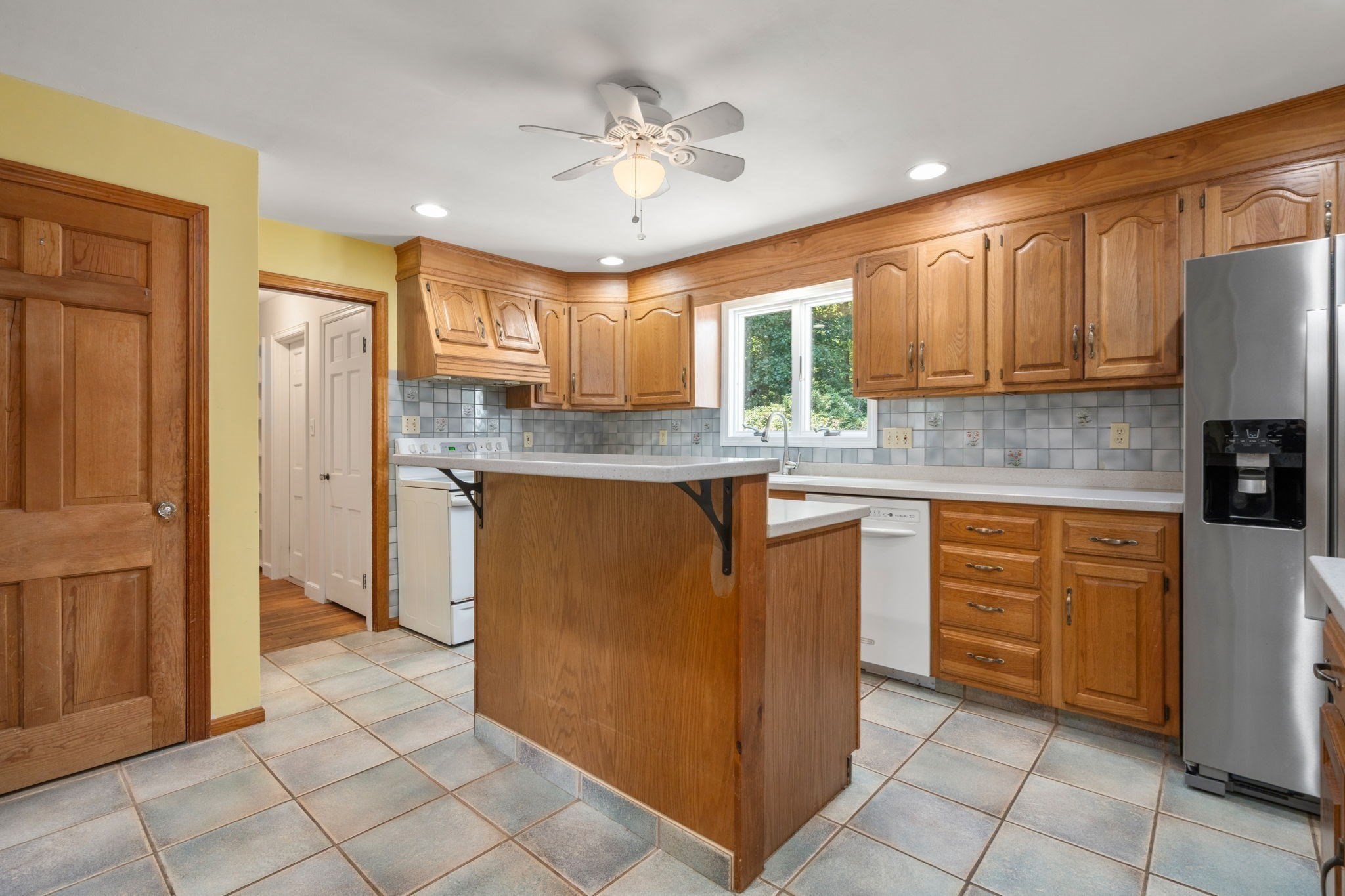 51 Laurelwood Rd Property Photo 16
