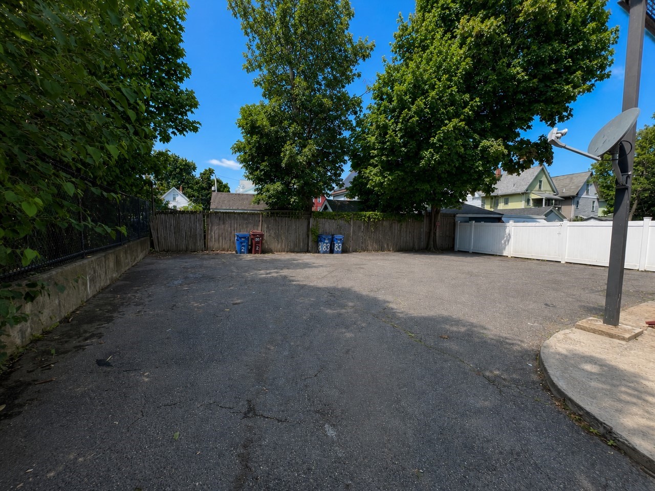 81 Winthrop Ave Property Photo 4