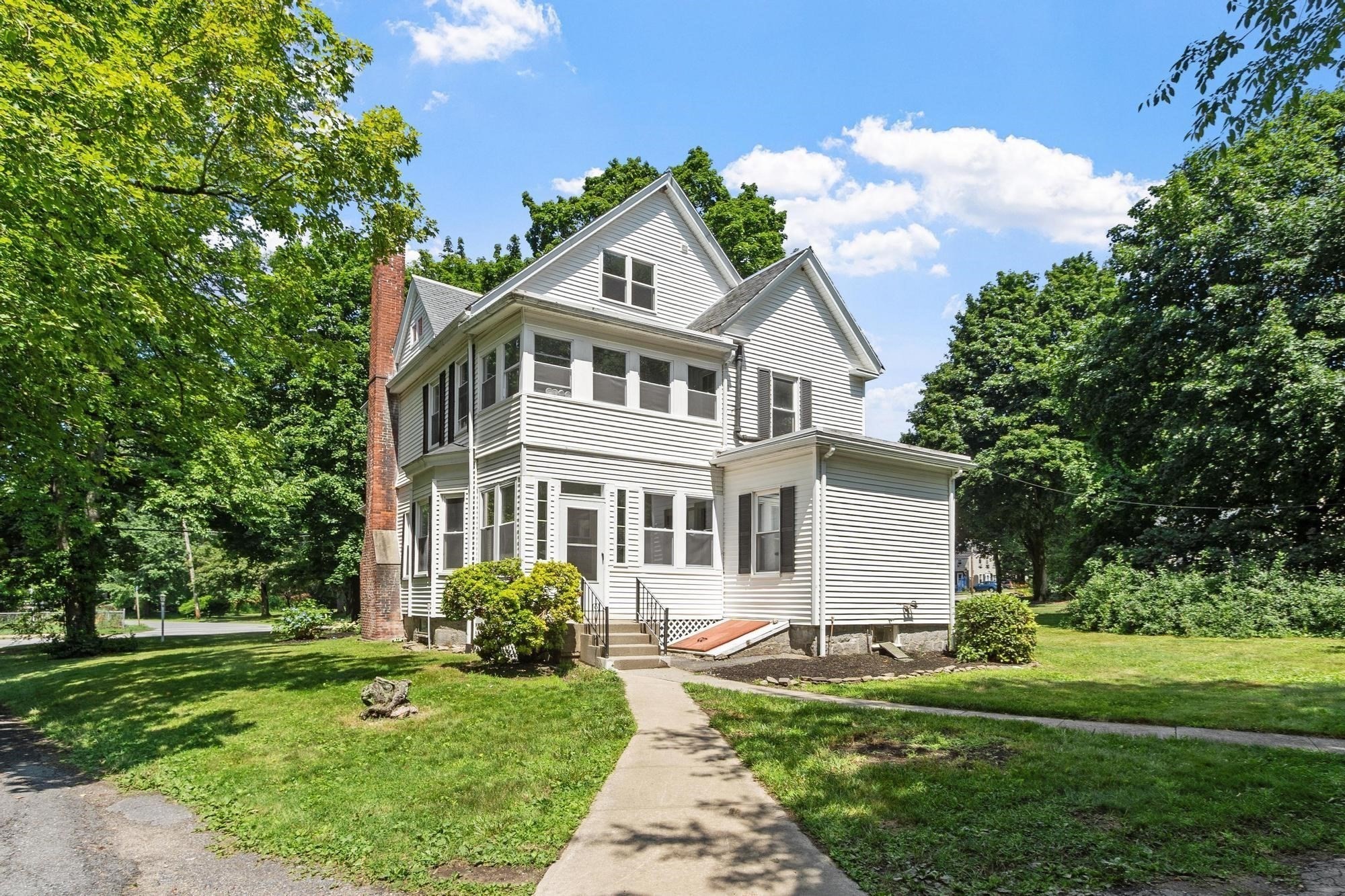 1347 Main Street Property Photo 5