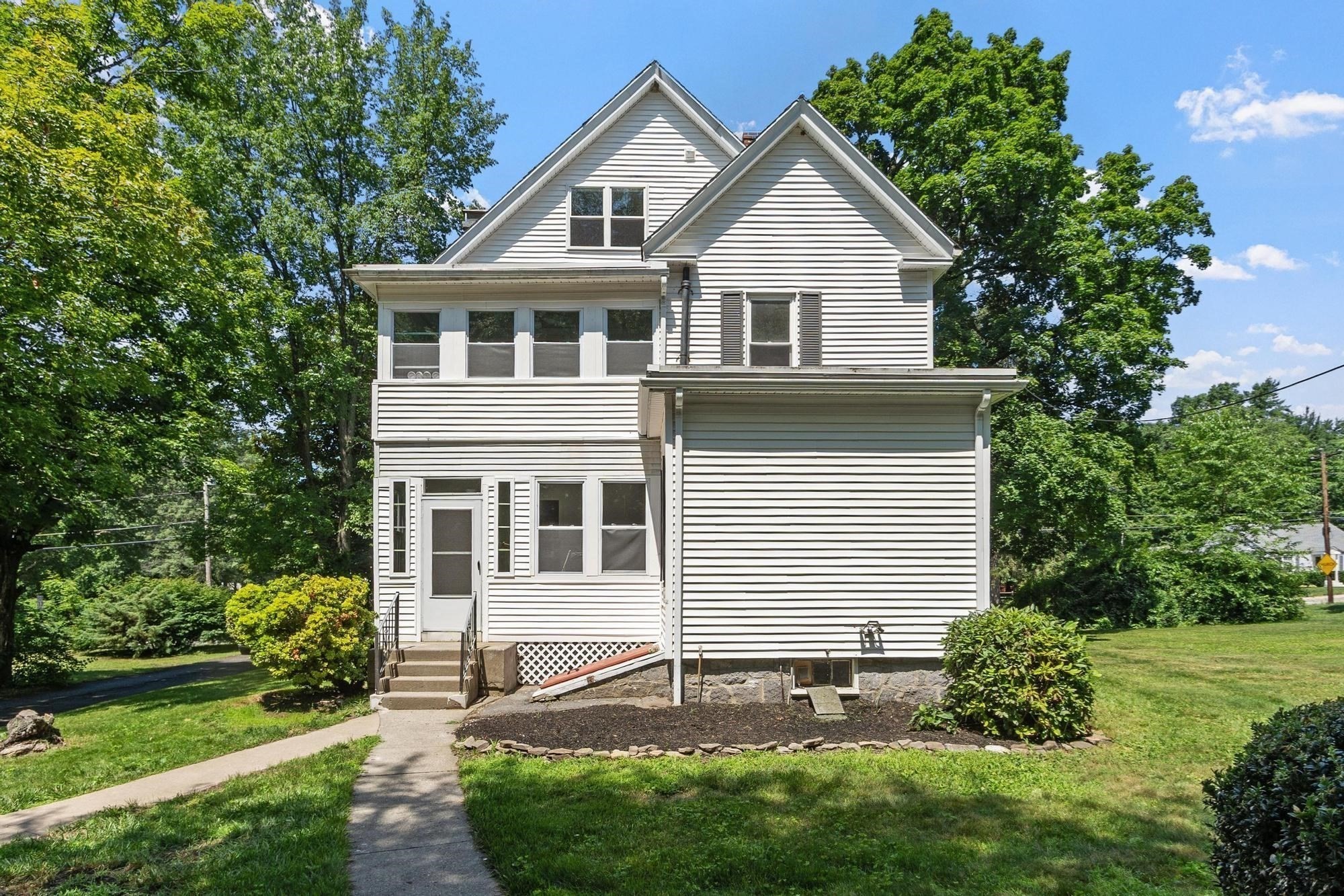 1347 Main Street Property Photo 6