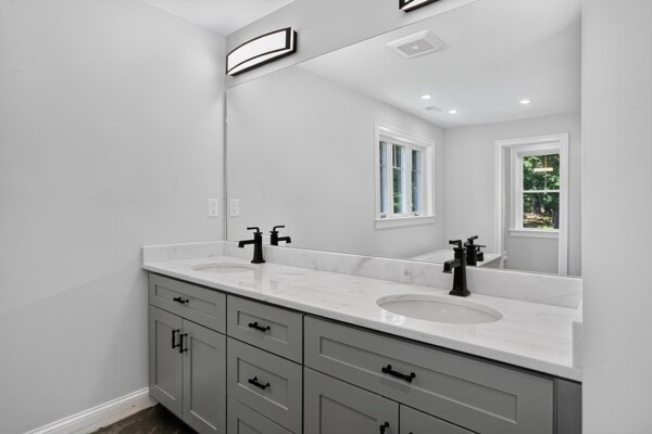 121 Lexington St Property Photo 22