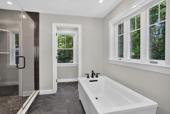 121 Lexington St Property Photo 23