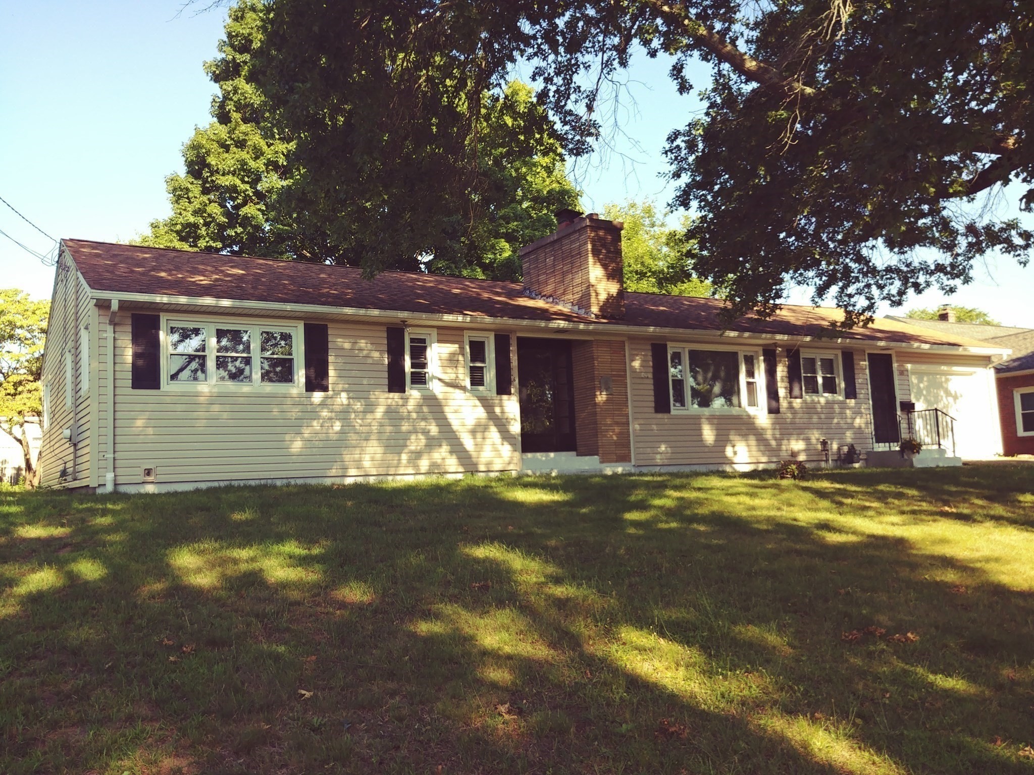 68 Dayton St Property Photo 3