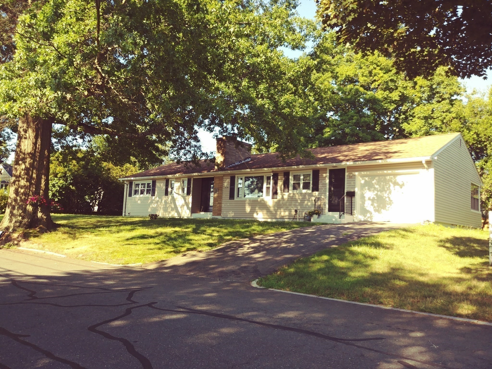 68 Dayton St Property Photo 4